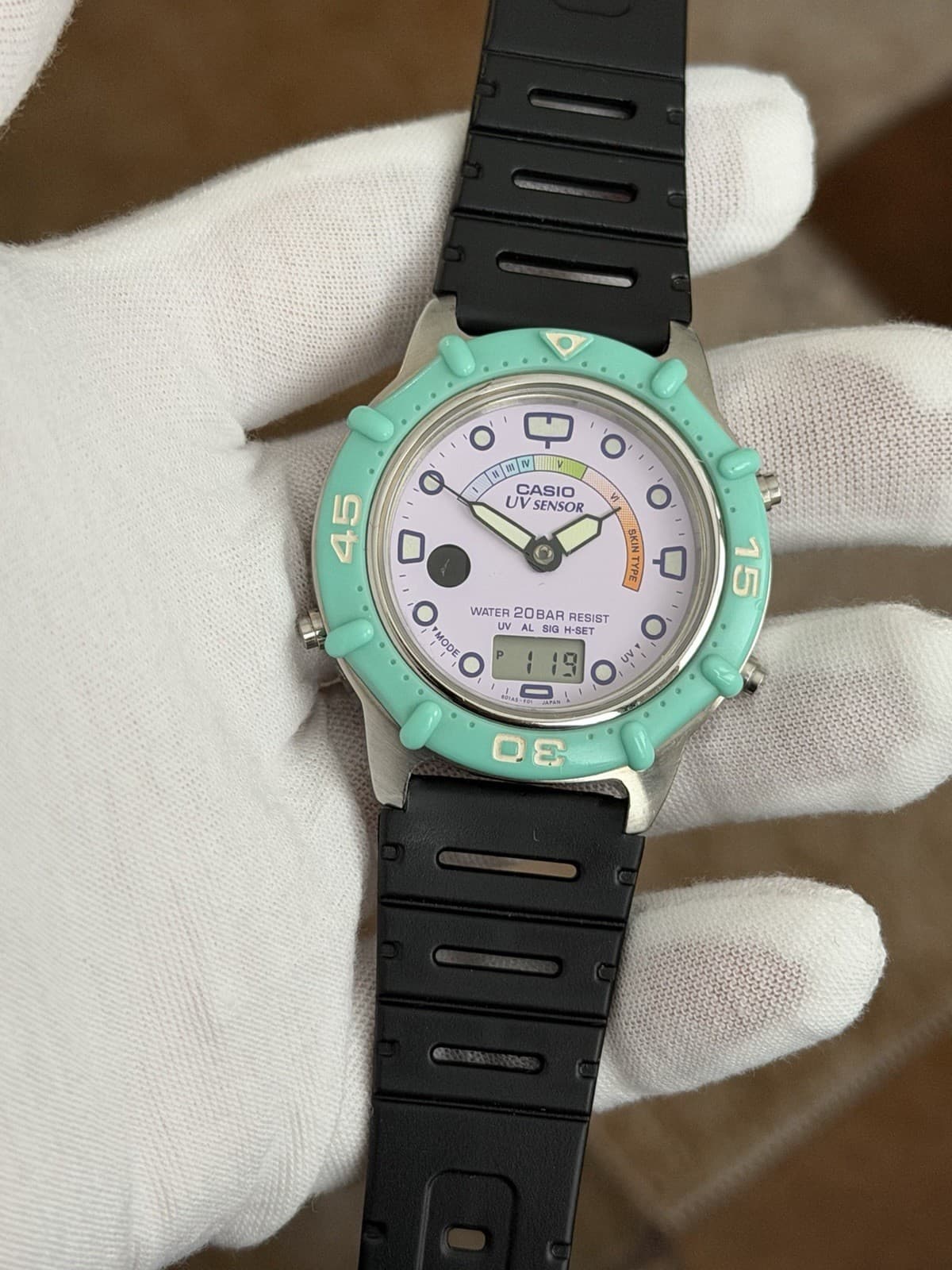 Rare Vintage Casio UV Sensor UV-700 Men’s Ana-Digi Sports Watch JDM 1980s